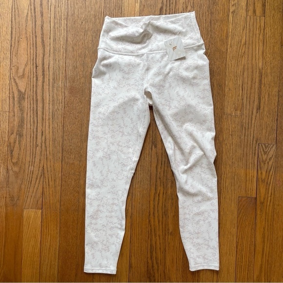 NEW Fabletics Define High Waisted Leggings Soft White Mini Camo Size Small NWT - Picture 2 of 8